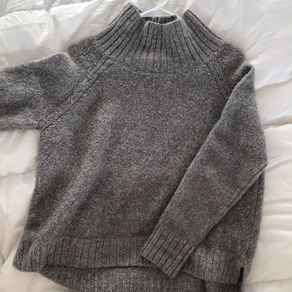 GREY OVER SIZED SWEATER